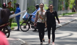 Hoa hậu Phương Nga, Thùy Dung cười tươi đi nhận quyết định đình chỉ vụ án