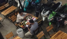 2 người đàn ông bên chiếc bánh sinh nhật và cuộc đối thoại khiến ta lặng mình