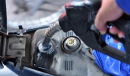 Giá xăng tăng mạnh lần thứ 3 liên tiếp