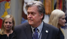 Nhà Trắng dậy sóng vì quyết định 'trảm' cố vấn thân cận của Trump