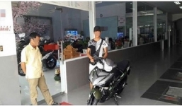 Nam thanh niên khoe chiến tích nhịn ăn để ba mẹ mua xe phân khối lớn