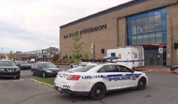 Dở khóc dở cười cảnh đi ăn trộm còn đánh rơi đồ vì không đóng cửa xe