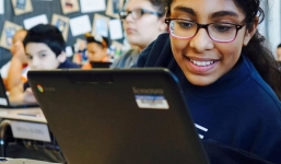 Vừa nhắn tin cho mẹ có ai đó gõ cửa, nữ sinh 12 tuổi hứng chịu thảm kịch đau đớn