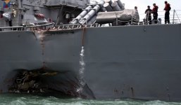 Chiến hạm Mỹ thủng lỗ lớn sau vụ va chạm khiến 10 thủy thủ mất tích