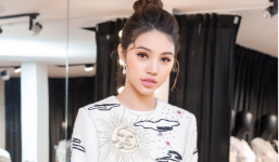 Jolie Nguyễn bất ngờ giản dị, từ bỏ hàng hiệu