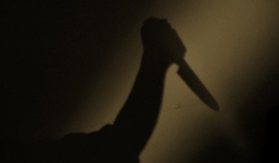 Bị chủ nợ dùng kéo đâm trọng thương vì vay 800.000 đồng