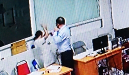 Nữ bác sỹ bị đánh tới tấp trong phòng cấp cứu