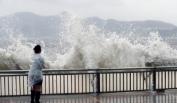 Bão Hato giật cấp 15 đổ bộ, Hong Kong nâng mức cảnh báo cao nhất