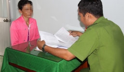 Đánh ghen, 3 mẹ con lột đồ người phụ nữ giữa đường