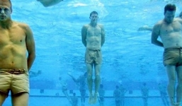 Phối hợp 4 nguyên tắc tuyệt vời này bạn có thể thoát đuối nước ngay cả khi tay chân bị trói