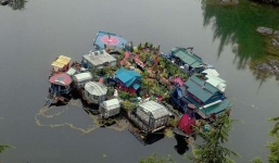 Chán cuộc sống thành thị, đôi vợ chồng dành hơn 20 năm xây “vịnh tự do” giữa biển