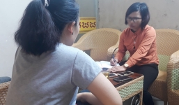 8 năm sau ra tù gã phạm nhân bật khóc khi người con gái anh từng bắt cóc vẫn đợi mình