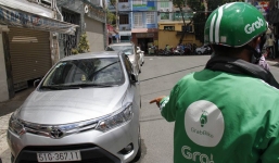 Tạm giữ hình sự nhân viên giữ xe đập phá 7 xe Grabcar đỗ 'lấn sân'