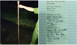 'Ma men' không đội mũ bảo hiểm dùng xà beng tấn công CSGT