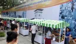 TP HCM: Khai trương phố hàng rong có sử dụng vỉa hè