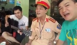 Trung tá CSGT hát cùng người vi phạm sau xử phạt gây 'bão' mạng