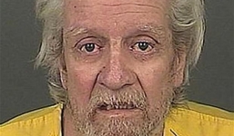 Mặc áo có tên mình đi cướp ngân hàng, nghi phạm bị tóm gọn 