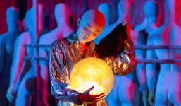 Choáng với tạo hình ma nơ canh...trọc đầu của Tóc Tiên trong MV mới 'Hôm nay tôi cô đơn quá'