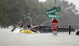 Giáo sư Mỹ gây phẫn nộ vì nói bão Harvey là quả báo cho người Texas 