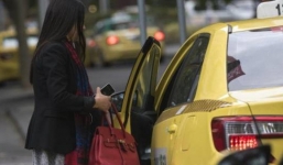 Không lấy tiền của người phụ nữ mù, tài xế taxi nhận cái kết bất ngờ