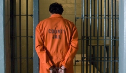 Du học 4 năm không nói nổi tiếng Anh giao tiếp, ở tù 6 tháng lại thông thạo như người bản xứ