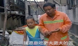 Ông bố ăn mỳ 7 năm để con được đi học khiến nhiều người xúc động