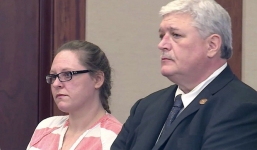 Mẹ nhẫn tâm bỏ đói, nhốt con trai nhiều năm trong nhà vệ sinh chỉ còn da bọc xương