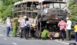 Xe giường nằm bốc cháy, hàng chục hành khách la hét hoảng loạn