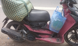 Bị vợ cằn nhằn vì đi uống rượu, chồng châm lửa đốt xe máy