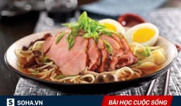 Đói bụng được mời bát mỳ, cô gái trẻ mới ngộ ra 1 điều rất nhiều người đang xem nhẹ!