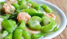 Ăn một bát canh khiến cả gia đình ba người suýt mất mạng