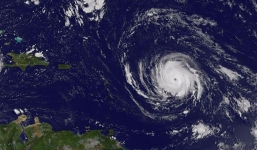 Nước Mỹ lại 'sốt vó' vì siêu bão Irma đã mạnh lên cấp 4