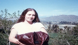 Cô gái 20 tuổi xinh đẹp bị ép làm nô lệ tình dục trong hộp suốt 7 năm