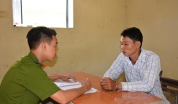 Thiếu phụ bị trói tay, cưỡng bức trong rừng