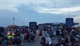 Nữ tài xế từng trả tiền lẻ qua trạm thu phí QL5 nói bị 1 người 'dọa, gọi là người cầm đầu'