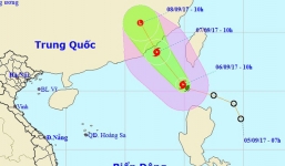 Bão số 9 giật cấp 10, di chuyển nhanh trên biển Đông