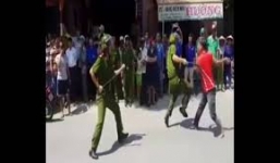 Thanh niên ngáo đá dùng mã tấu chém công an