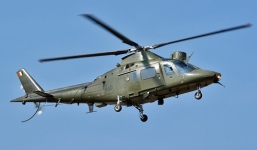 Phi công bất ngờ rơi khỏi trực thăng mà không ai biết