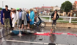 Đạp xe qua cầu, người phụ nữ 50 tuổi bị sét đánh tử vong