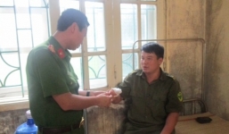 Ngăn 'ma men' vác dao đòi giết bố vợ, 2 công an xã bị chém nhập viện