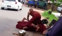 Clip sốc: Hai nhà sư Myanmar đánh nhau giữa đường