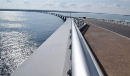 Quá vui mừng vì cầu hôn thành công, chàng trai ngã xuống biển tử vong