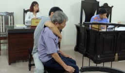 Vì sao cụ ông trong vụ xâm hại bé gái 3 tuổi vẫn được về nhà sau khi tòa tuyên án?