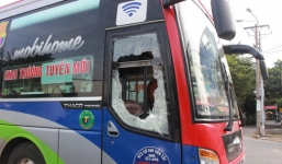 Truy tìm băng nhóm côn đồ tụ tập đuổi theo xe khách đập phá lúc rạng sáng