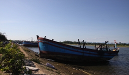 Hai tàu cá tiền tỷ cháy trơ khung sau vụ nổ