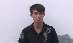 Xin đi nhờ xe rồi giở trò đồi bại với chị hàng xóm