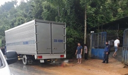 Con dừng xe đột ngột khiến người bố bị xe tải cán tử vong
