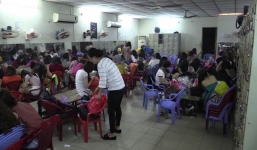 Hơn 100 tiếp viên ăn mặc “mát mẻ” phục vụ khách phòng karaoke