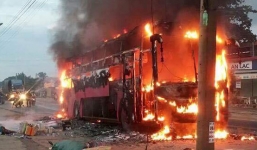 Tài xế cứu 30 hành khách thoát nạn khi xe khách cháy trơ khung
