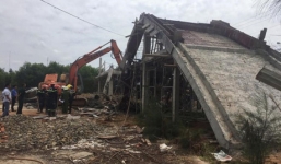 Sập cầu đang thi công, 3 công nhân bị vùi lấp